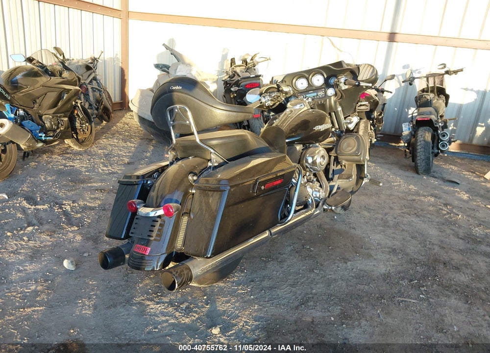 2013 HARLEY-DAVIDSON FLHX STREET GLIDE VIN: 1HD1KBM10DB611829