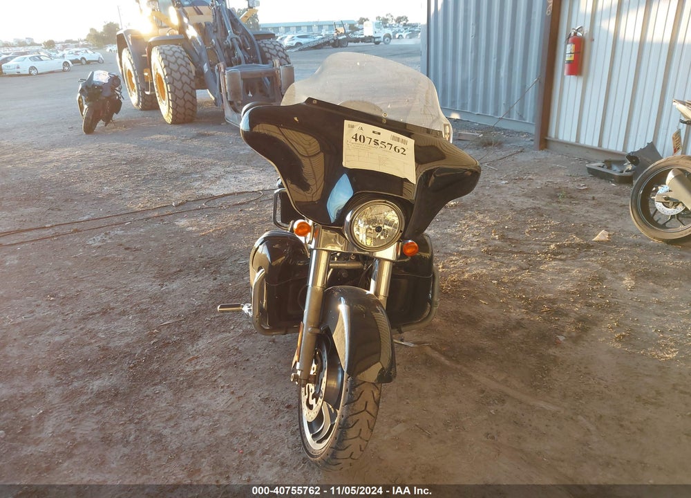 2013 HARLEY-DAVIDSON FLHX STREET GLIDE VIN: 1HD1KBM10DB611829
