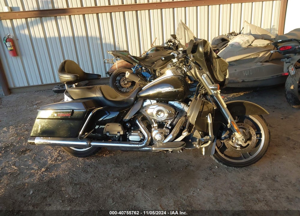 2013 HARLEY-DAVIDSON FLHX STREET GLIDE VIN: 1HD1KBM10DB611829