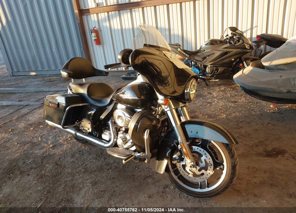 2013 HARLEY-DAVIDSON FLHX STREET GLIDE VIN: 1HD1KBM10DB611829
