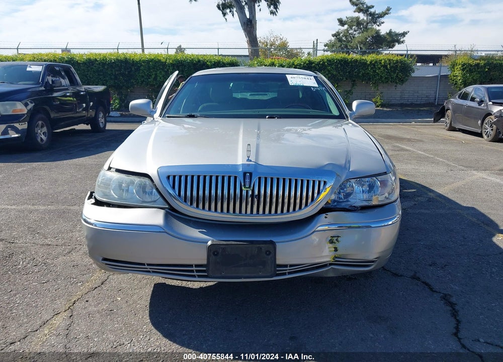 2004 LINCOLN TOWN CAR ULTIMATE VIN: 1LNHM83W04Y643778