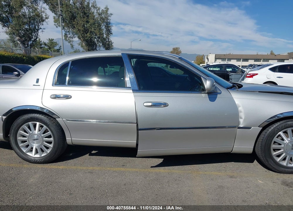 2004 LINCOLN TOWN CAR ULTIMATE VIN: 1LNHM83W04Y643778