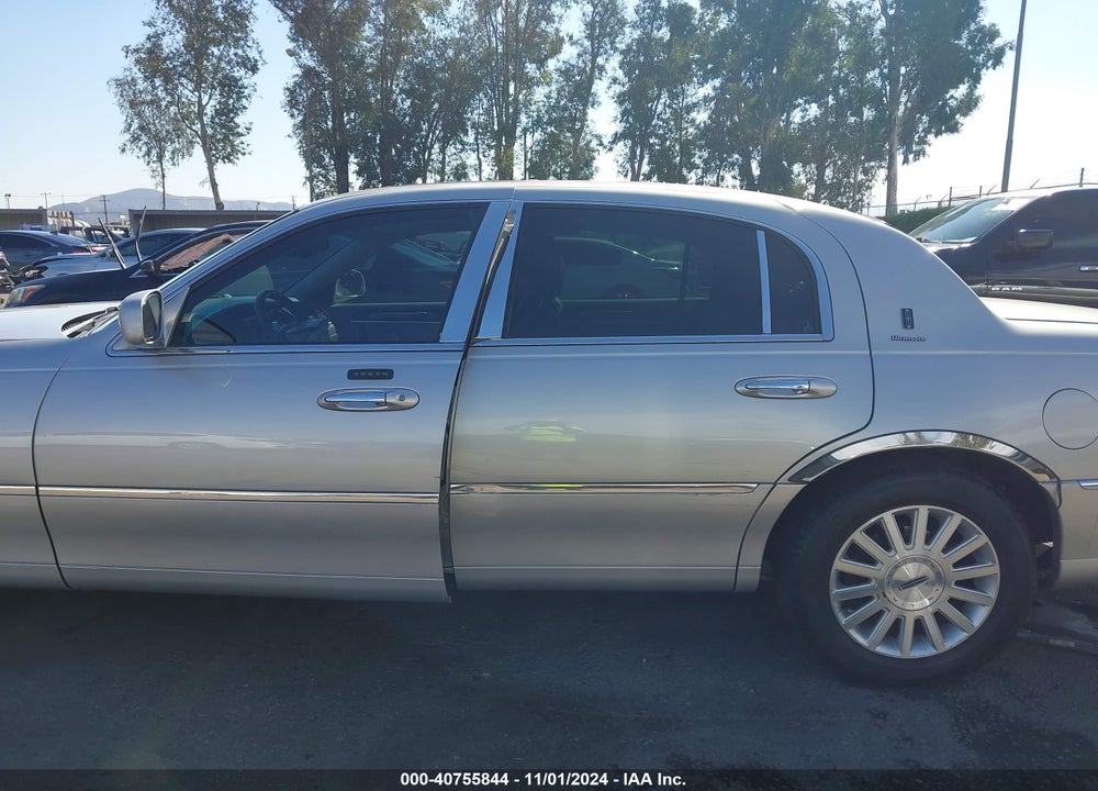 2004 LINCOLN TOWN CAR ULTIMATE VIN: 1LNHM83W04Y643778