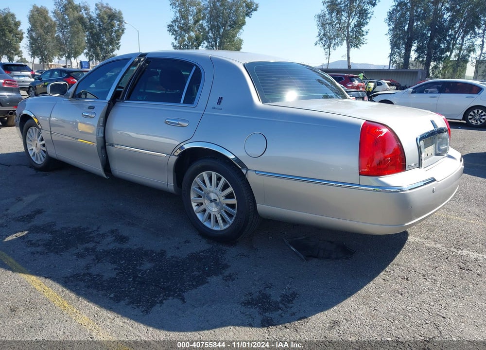 2004 LINCOLN TOWN CAR ULTIMATE VIN: 1LNHM83W04Y643778