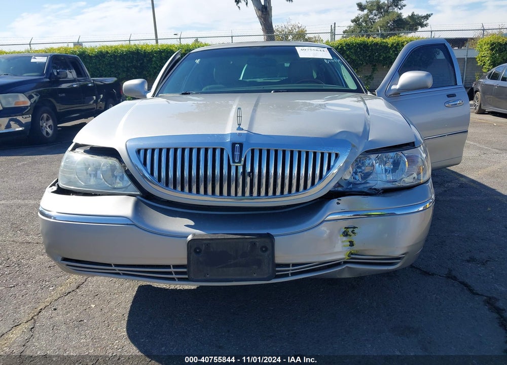 2004 LINCOLN TOWN CAR ULTIMATE VIN: 1LNHM83W04Y643778