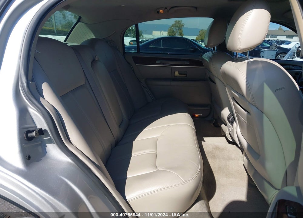 2004 LINCOLN TOWN CAR ULTIMATE VIN: 1LNHM83W04Y643778