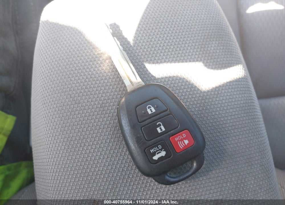 2014 TOYOTA COROLLA LE VIN: 5YFBURHE9EP055402