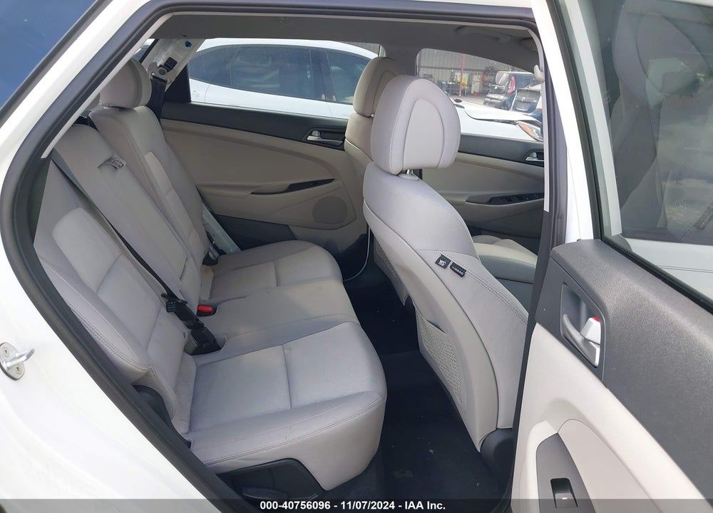 2017 HYUNDAI TUCSON SE VIN: KM8J33A49HU588107