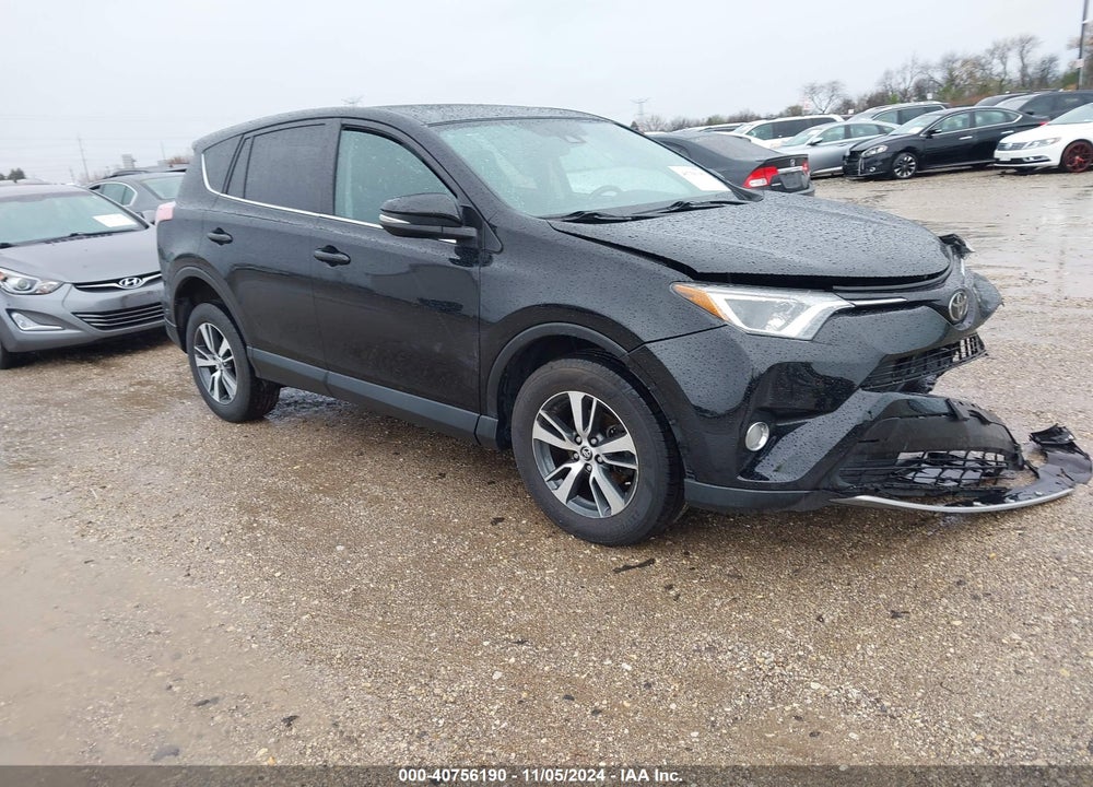 2018 TOYOTA RAV4 XLE VIN: 2T3RFREV3JW814588