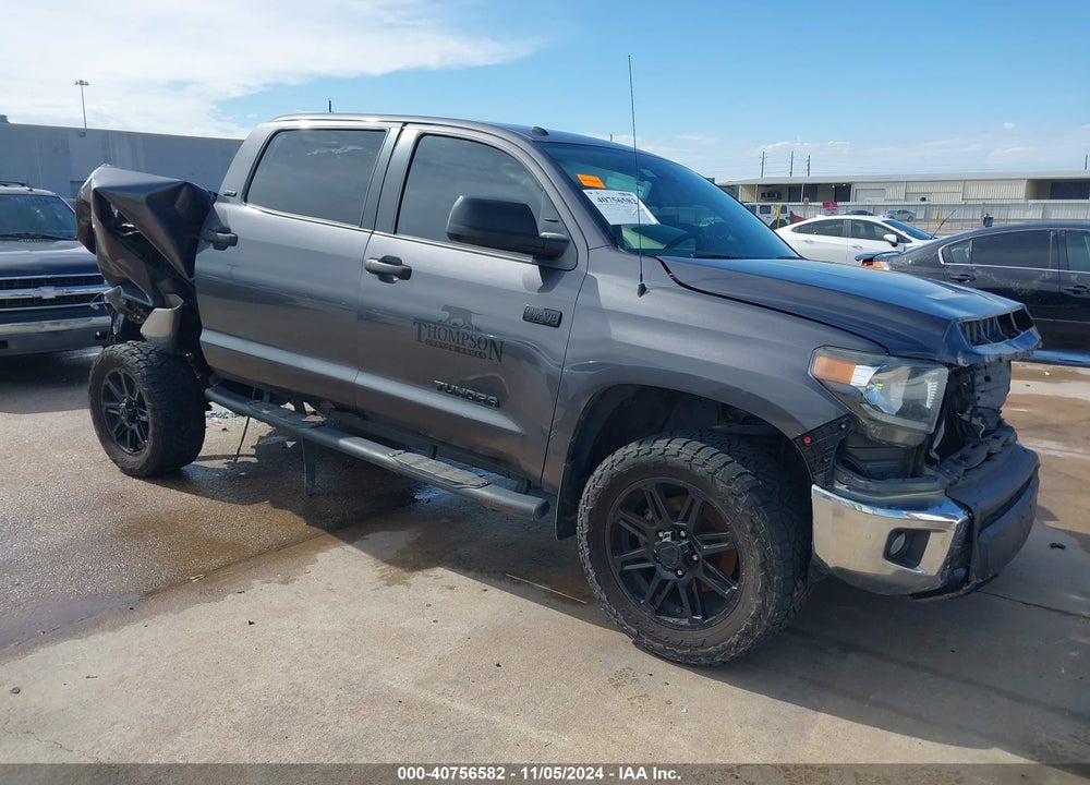 2018 TOYOTA TUNDRA SR5 5.7L V8 VIN: 5TFDW5F10JX774724