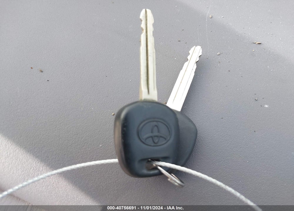 2001 TOYOTA PRIUS VIN: JT2BK12U110015805