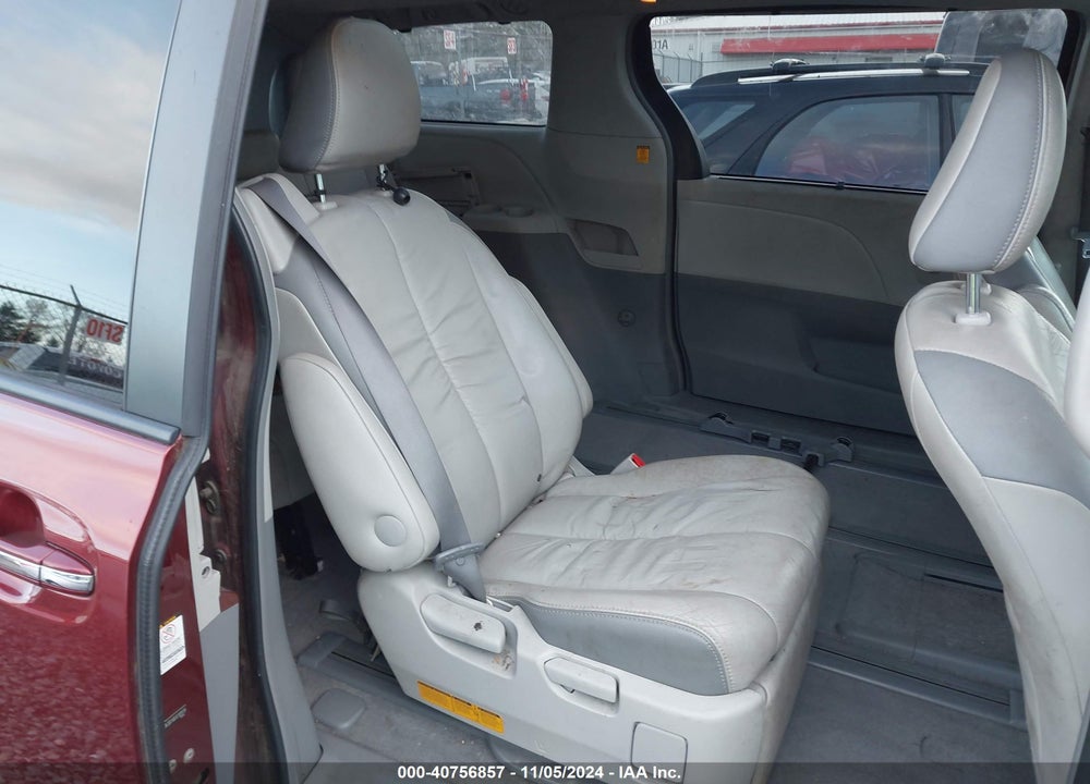 2011 TOYOTA SIENNA XLE LIMITED VIN: 5TDDK3DC4BS010919