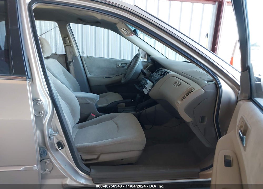 2001 HONDA ACCORD 2.3 LX VIN: 3HGCG66551G701016