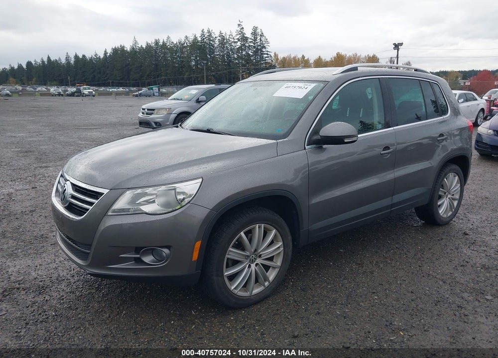 2011 VOLKSWAGEN TIGUAN SE VIN: WVGBV7AX1BW530228