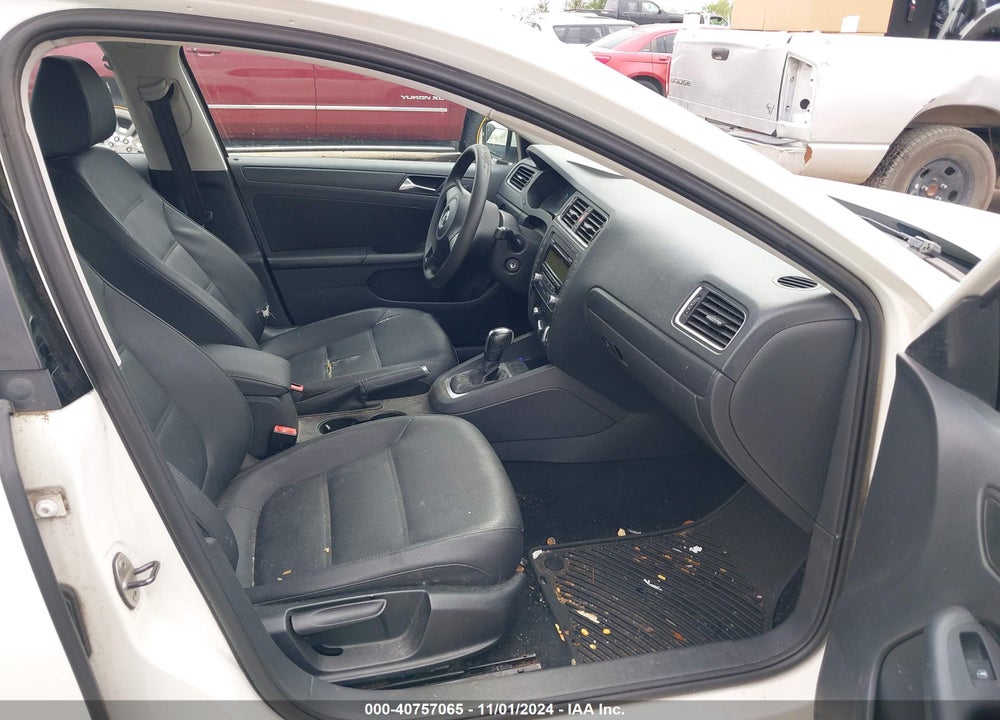 2011 VOLKSWAGEN JETTA 2.5L SE VIN: 3VWDZ7AJ5BM364824