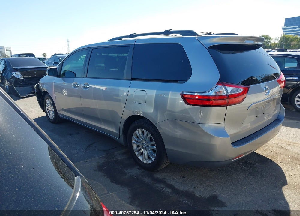 2017 TOYOTA SIENNA XLE 8 PASSENGER VIN: 5TDYZ3DC5HS878563
