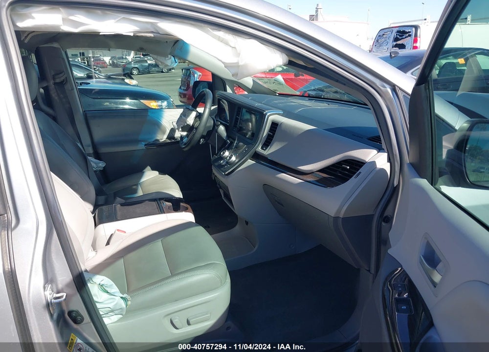 2017 TOYOTA SIENNA XLE 8 PASSENGER VIN: 5TDYZ3DC5HS878563