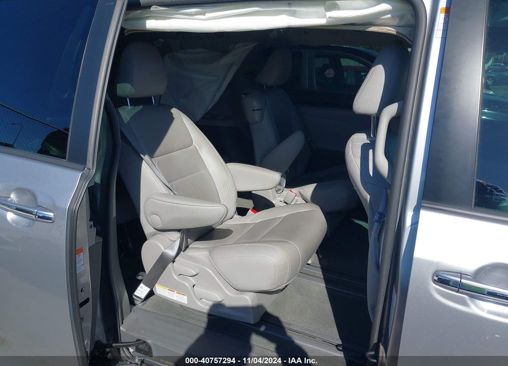 2017 TOYOTA SIENNA XLE 8 PASSENGER VIN: 5TDYZ3DC5HS878563