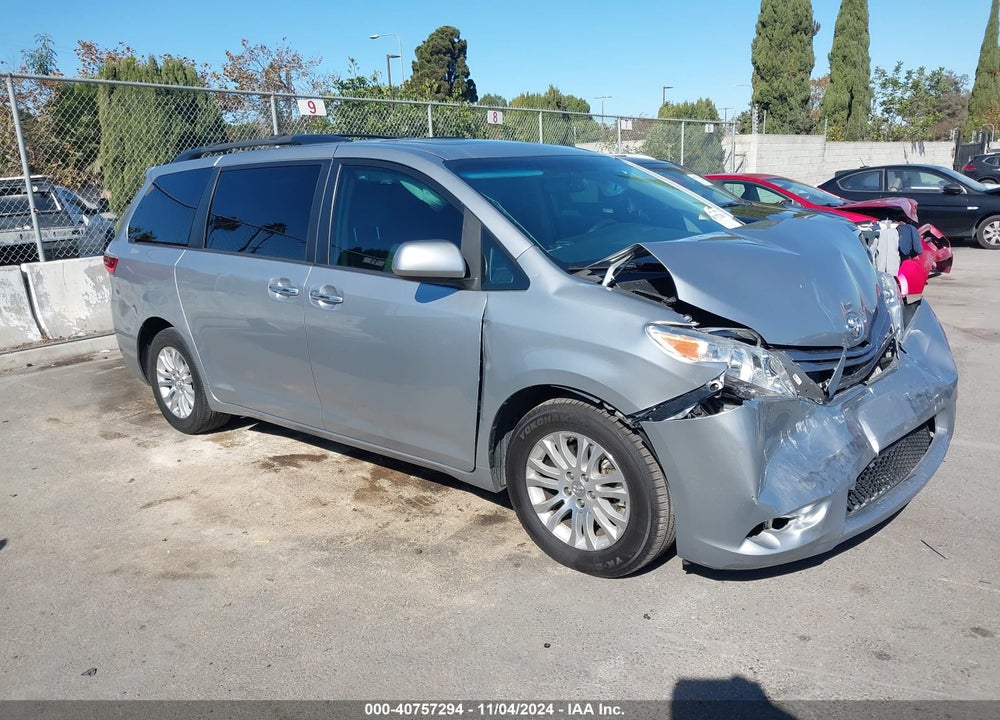 2017 TOYOTA SIENNA XLE 8 PASSENGER VIN: 5TDYZ3DC5HS878563