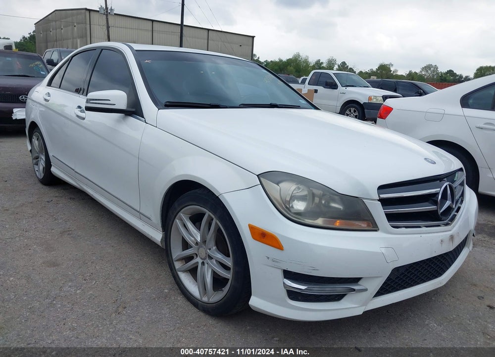 2013 MERCEDES-BENZ C 250 LUXURY/SPORT VIN: WDDGF4HB5DR296747