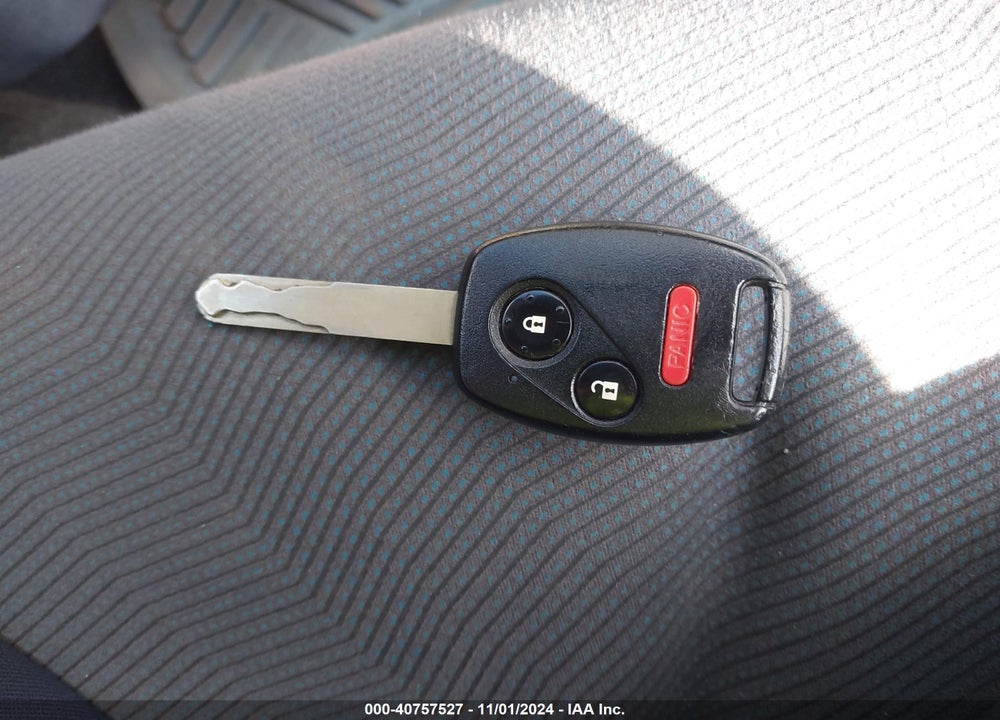 2013 HONDA FIT VIN: JHMGE8H33DC048513