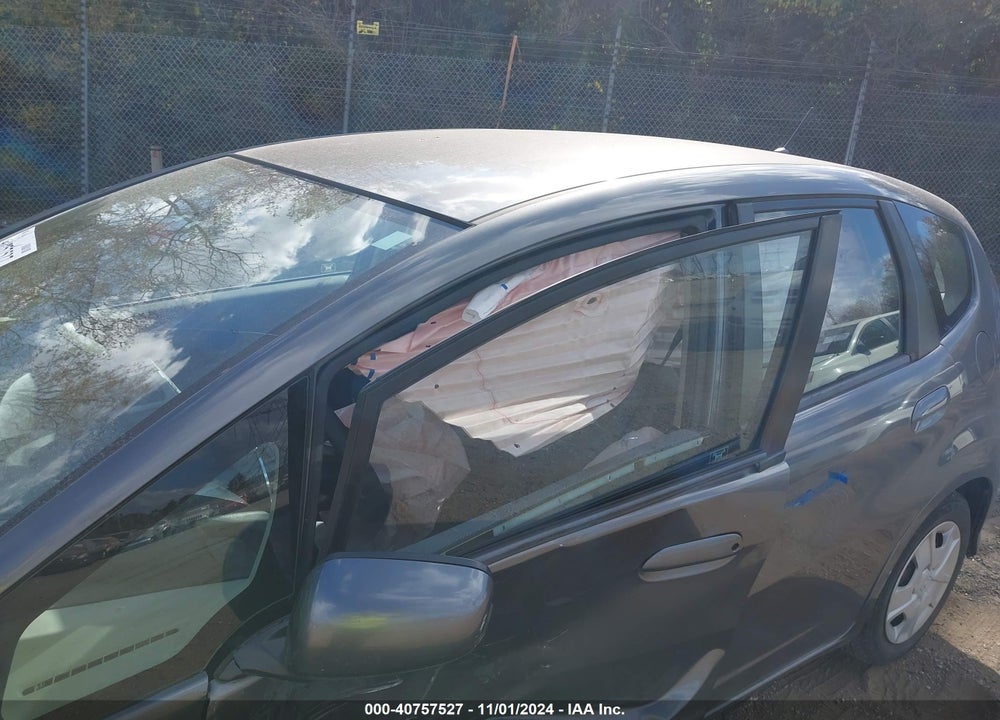 2013 HONDA FIT VIN: JHMGE8H33DC048513