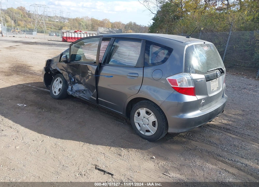 2013 HONDA FIT VIN: JHMGE8H33DC048513