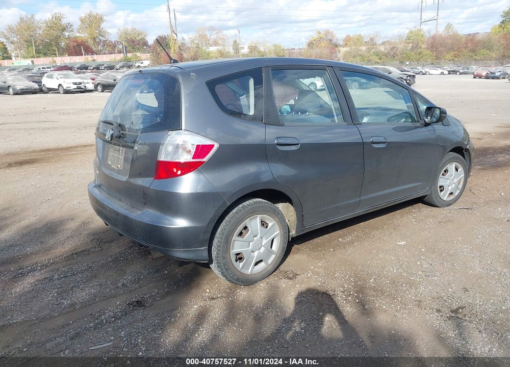 2013 HONDA FIT VIN: JHMGE8H33DC048513