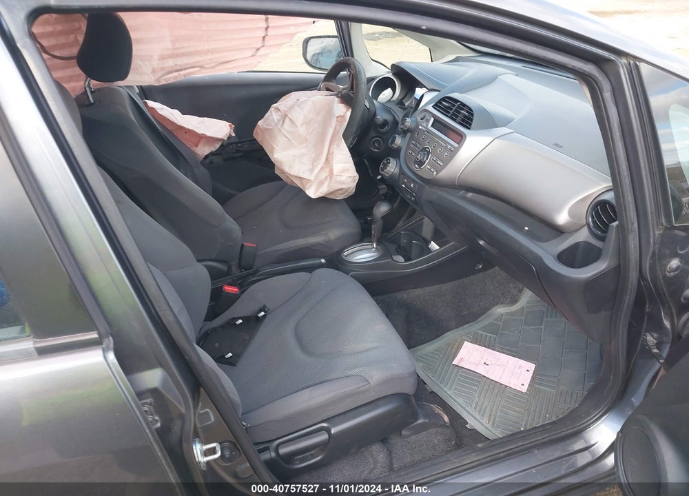 2013 HONDA FIT VIN: JHMGE8H33DC048513