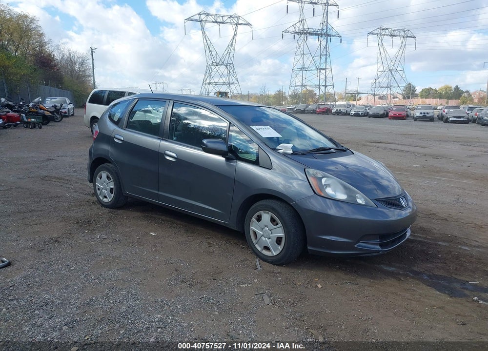 2013 HONDA FIT VIN: JHMGE8H33DC048513