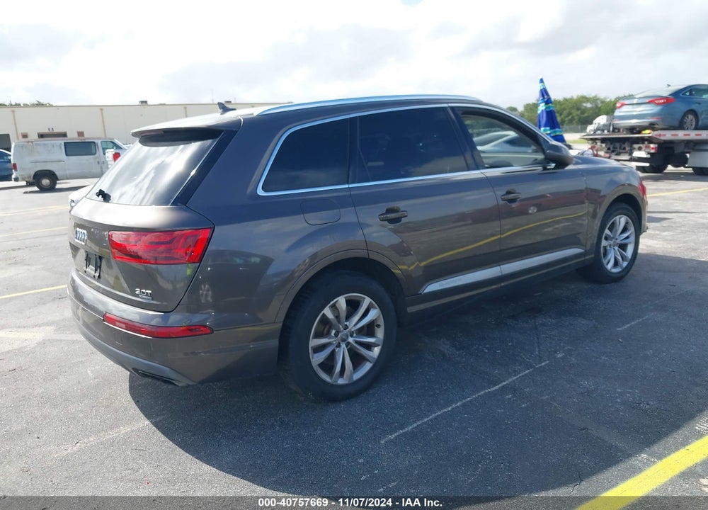 2017 AUDI Q7 3.0T PREMIUM VIN: WA1LAAF75HD011661