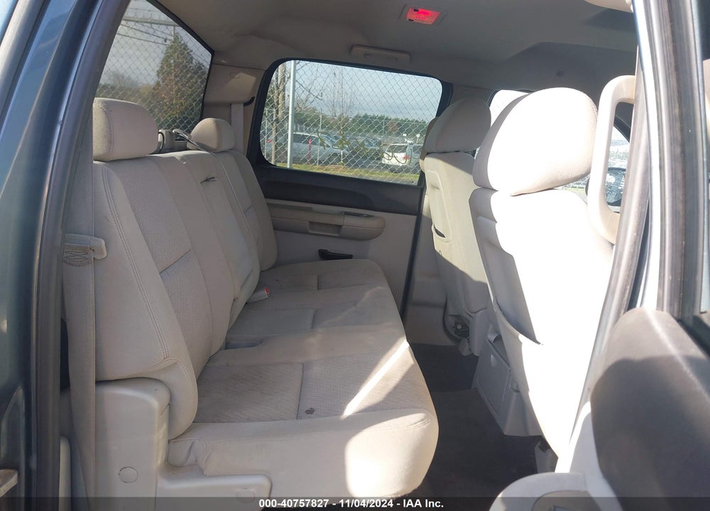 2011 CHEVROLET SILVERADO 1500 LT VIN: 3GCPKSE32BG261295