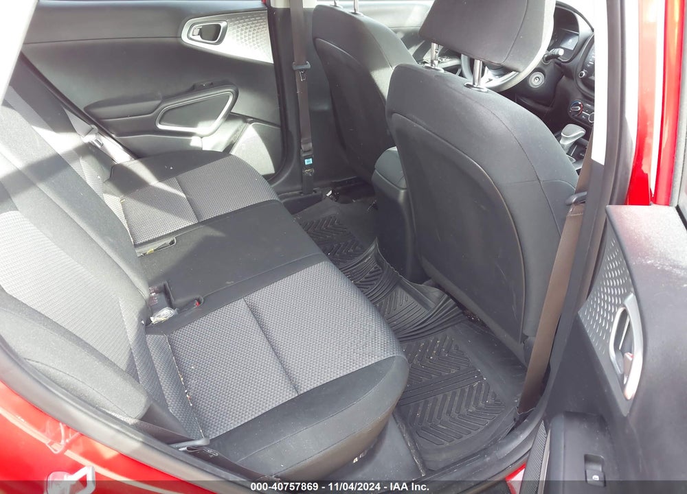 2021 KIA SOUL LX VIN: KNDJ23AU7M7137452