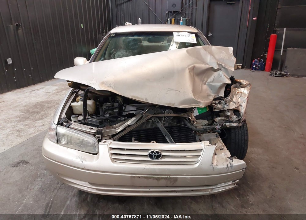1998 TOYOTA CAMRY LE VIN: JT2BG22K3W0184818