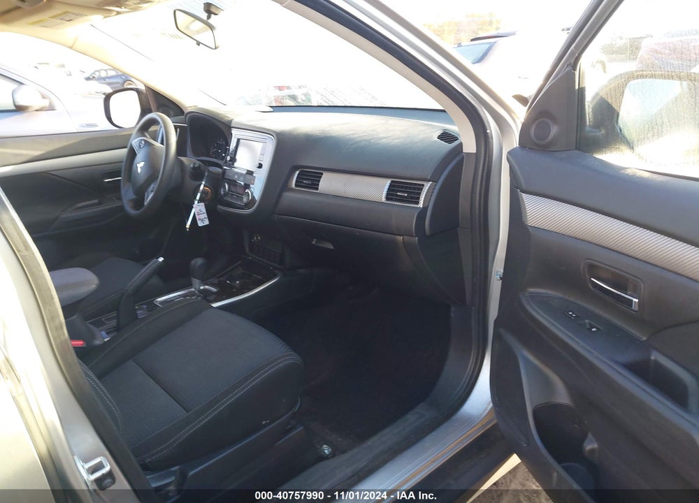2018 MITSUBISHI OUTLANDER ES VIN: JA4AD2A31JZ054623