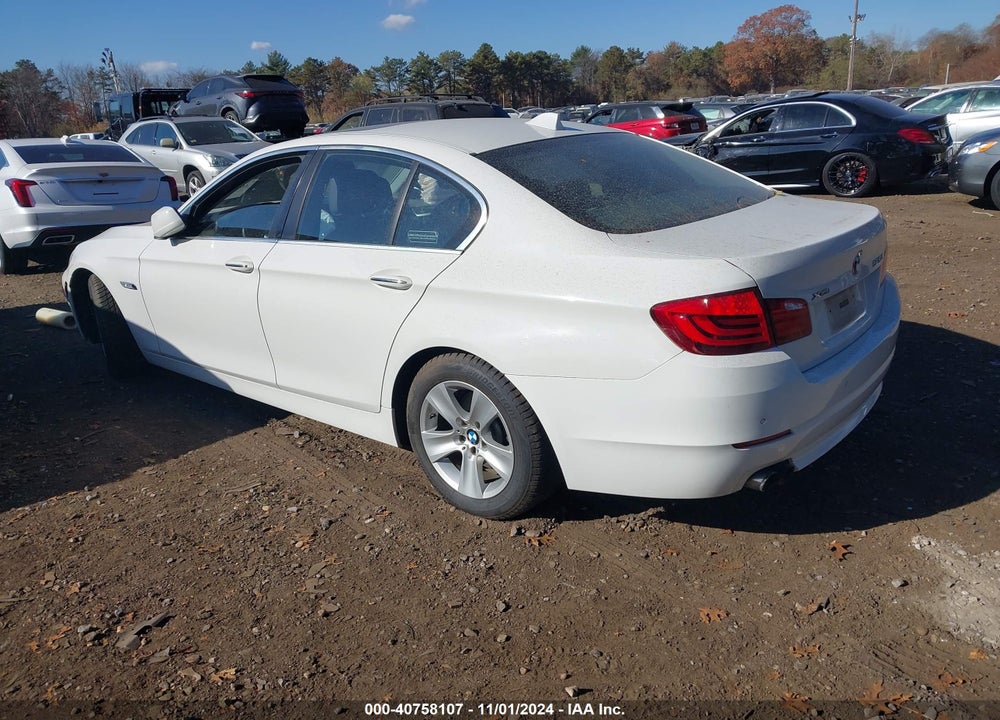 2013 BMW 528I XDRIVE VIN: WBAXH5C50DDW13355