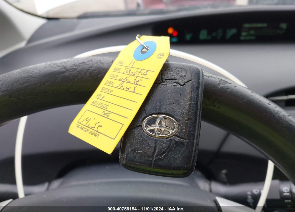 2011 TOYOTA PRIUS TWO VIN: JTDKN3DU9B0281825