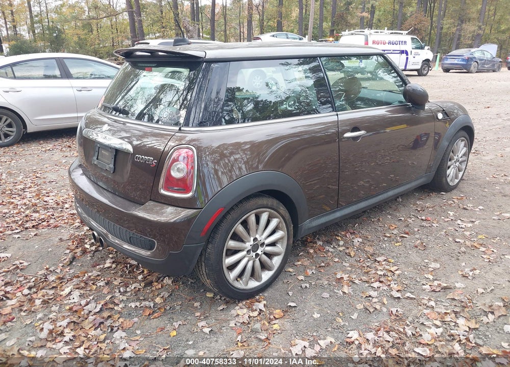 2010 MINI COOPER S VIN: WMWMF7C56ATZ73476
