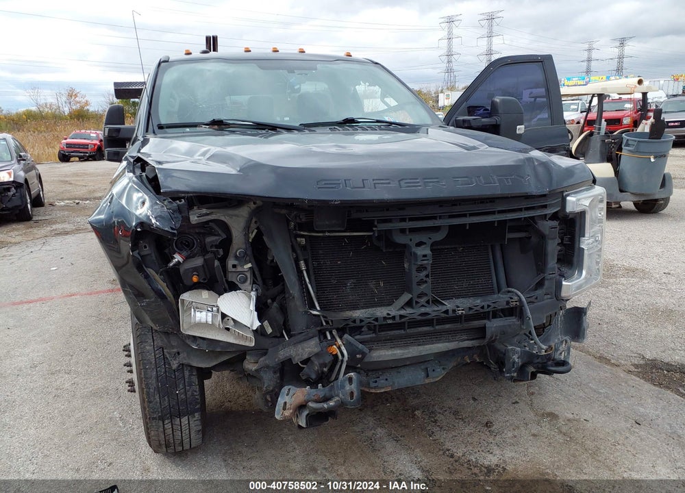 2019 FORD F-350 CHASSIS XLT VIN: 1FDRF3G6XKEC52633
