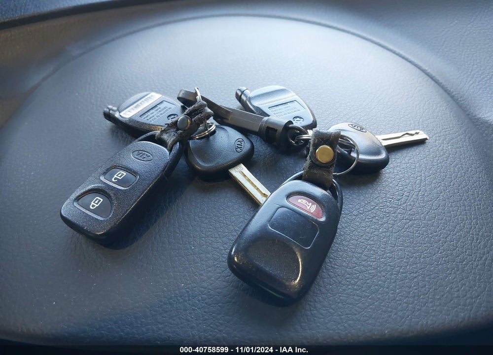 2012 KIA SORENTO LX VIN: 5XYKTDA60CG259791