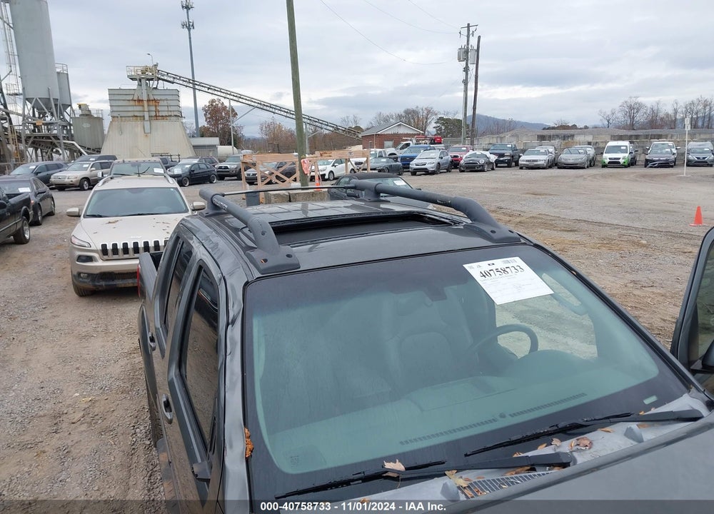 2006 NISSAN FRONTIER LE VIN: 1N6AD07W56C460892