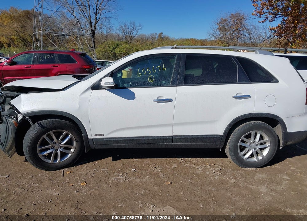 2015 KIA SORENTO LX VIN: 5XYKTDA62FG655676