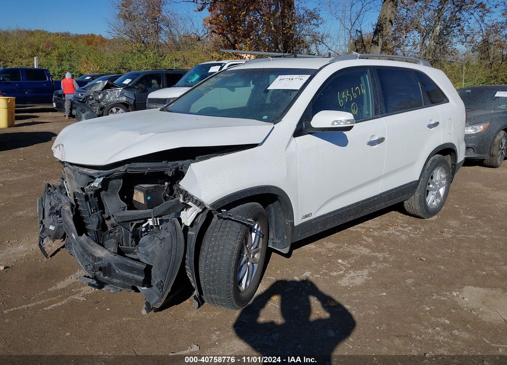 2015 KIA SORENTO LX VIN: 5XYKTDA62FG655676