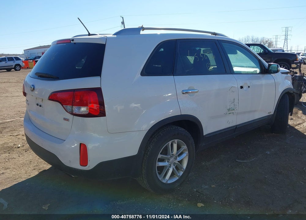 2015 KIA SORENTO LX VIN: 5XYKTDA62FG655676