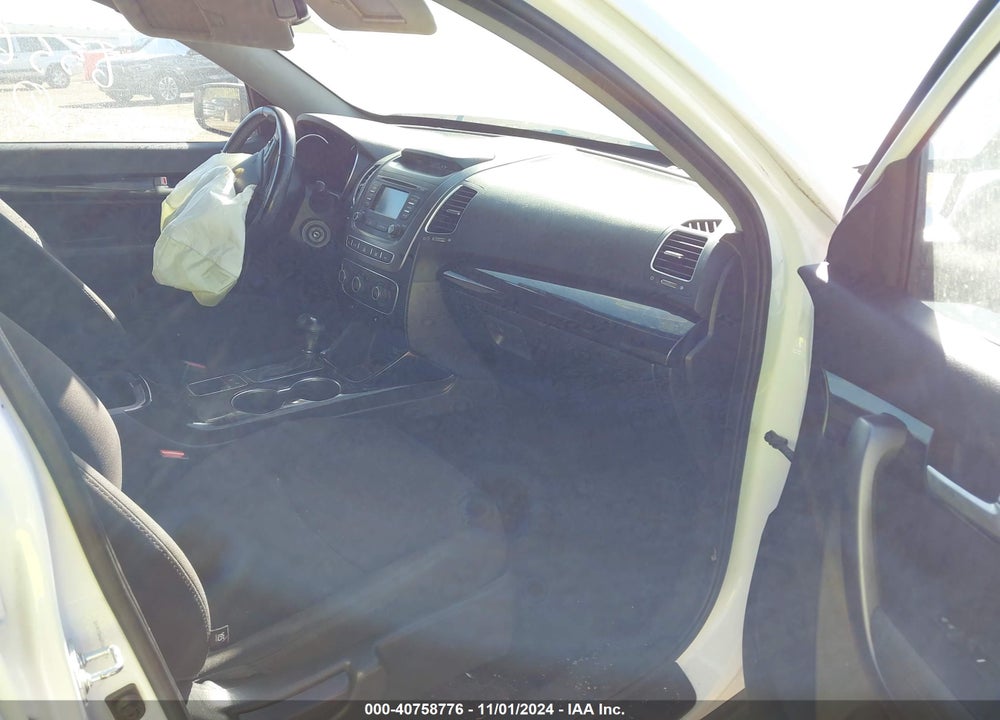 2015 KIA SORENTO LX VIN: 5XYKTDA62FG655676
