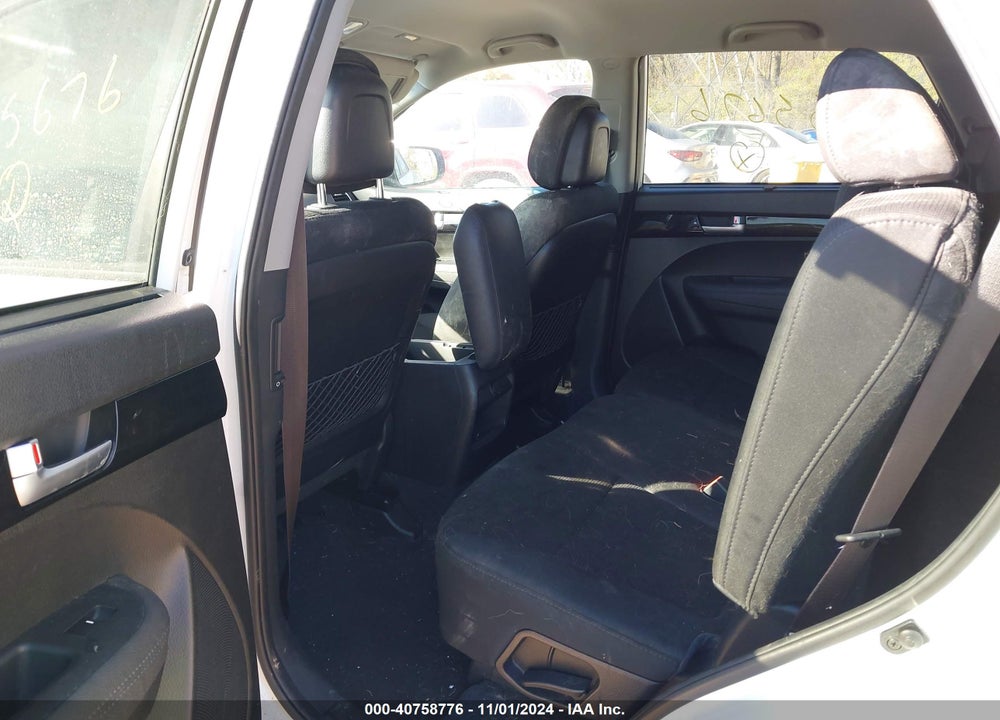 2015 KIA SORENTO LX VIN: 5XYKTDA62FG655676