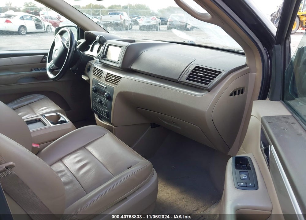 2011 VOLKSWAGEN ROUTAN SEL VIN: 2V4RW5DG9BR658389