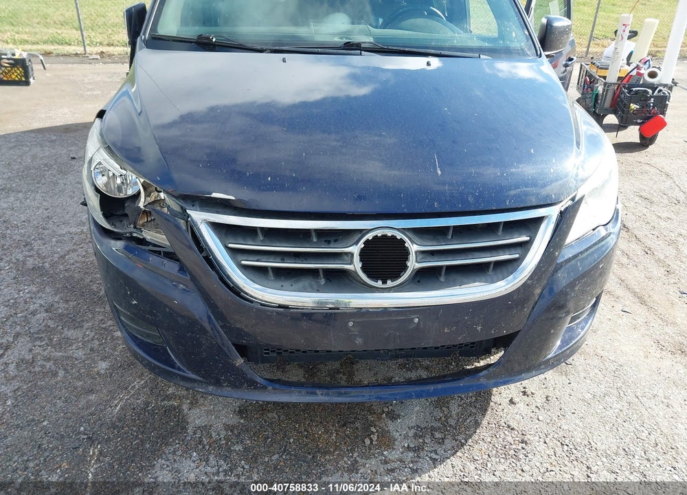 2011 VOLKSWAGEN ROUTAN SEL VIN: 2V4RW5DG9BR658389