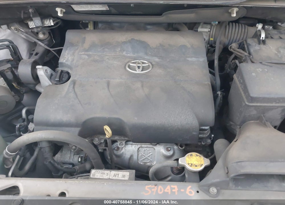 2013 TOYOTA SIENNA XLE V6 8 PASSENGER VIN: 5TDYK3DC2DS376415