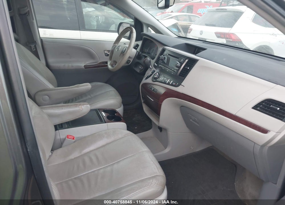 2013 TOYOTA SIENNA XLE V6 8 PASSENGER VIN: 5TDYK3DC2DS376415